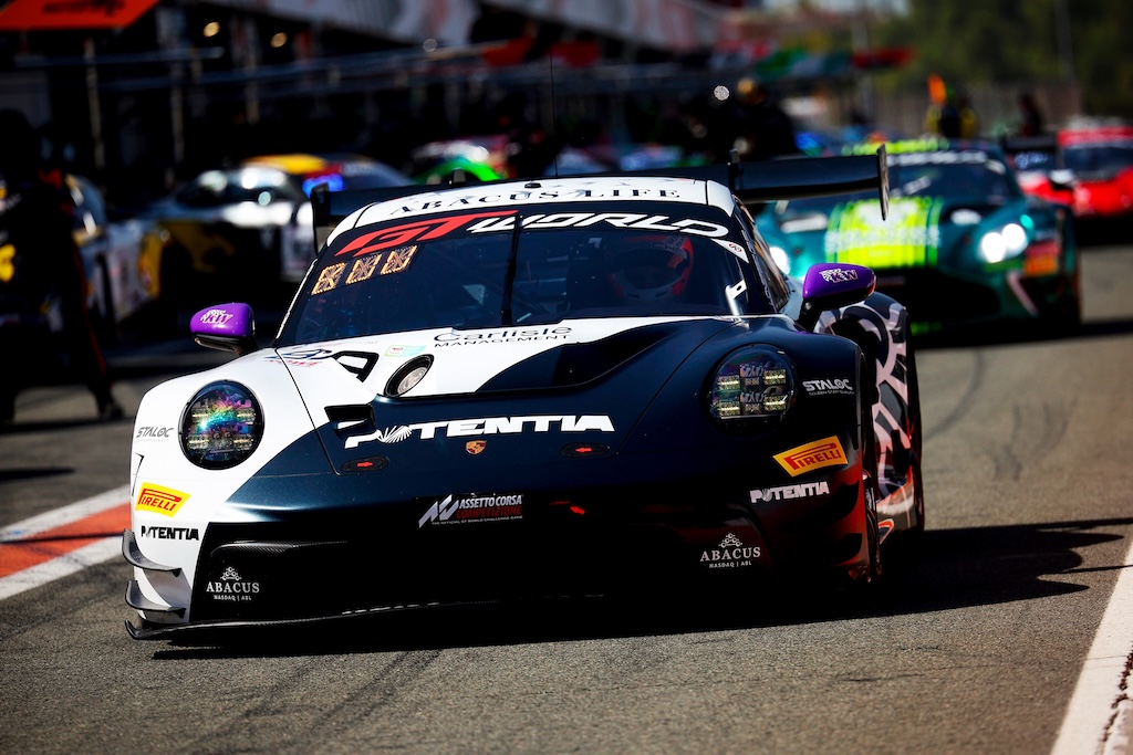 Bastian Buus i kamp om mesterskabet i GTWC-finale. 
(Foto: SRO Motorsports Group)